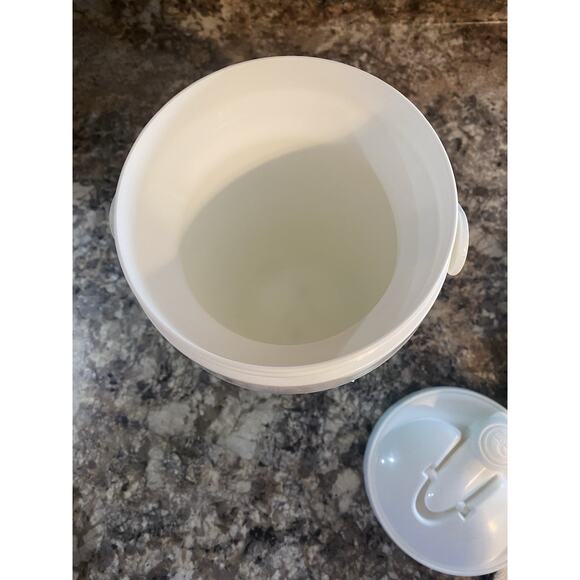 IGLOO 1/2 Gallon Sport Beverage Jug New - Picture 9 of 9